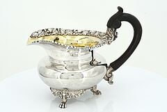 Maison Odiot - Kaffeekanne mit Bluetenknauf und Milchkaennchen und Zuckerschale mit Schneckendekor, 69591-84, Van Ham Kunstauktionen