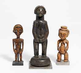 Drei Fetischfiguren, 68000-45, Van Ham Kunstauktionen