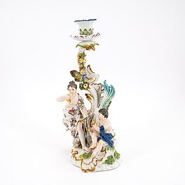 Meissen - Grosser Rocaille-Leuchter mit Allegorie der Aphrodite und Putto, 76933-23, Van Ham Kunstauktionen