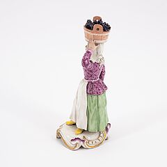 Frankenthal - Traubenverkaeuferin nach Modell der Cris de Paris, 77074-46, Van Ham Kunstauktionen