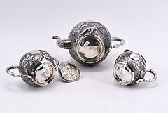 Tuck Chang  Co - Dreiteiliges Teeservice mit Drachendekor, 75137-2, Van Ham Kunstauktionen