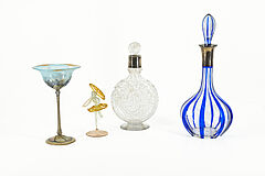 Verschiedene Herkunft ua Deutschland - Frauenfigur mit Schirm Stengelglas zwei Karaffen, 73200-2, Van Ham Kunstauktionen