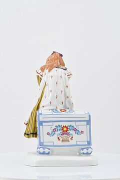 Meissen - Lesendes Maedchen auf Truhe, 75074-47, Van Ham Kunstauktionen