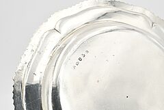 John Vickerman  Robert Garrard I - Zwei Teller mit godroniertem Rand und heraldischer Gravur, 73649-10, Van Ham Kunstauktionen