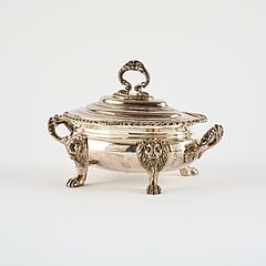 Kleine Terrine mit Löwenzier, 80784-12, Van Ham Kunstauktionen