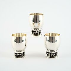 Georg Jensen - Folge von drei Bechern mit Traubendekor, 81826-12, Van Ham Kunstauktionen
