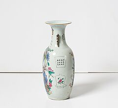 Große Balustervase mit figürlichen Szenen Famille Rose, 79955-30, Van Ham Kunstauktionen