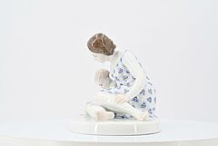 Meissen - Junge Frau mit Kleinkind, 75074-45, Van Ham Kunstauktionen