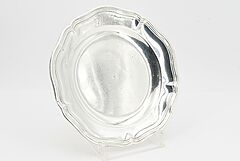 Paris - Paar groessere und ein kleinerer Teller mit Allianzwappen, 73649-12, Van Ham Kunstauktionen