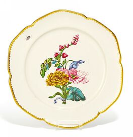 Teller mit feinem Blumenbouquet und kleiner Fliege, 58116-74, Van Ham Kunstauktionen