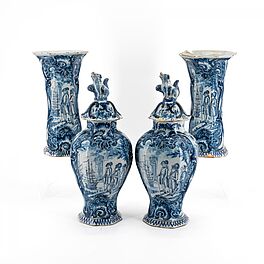 Delft - Vierteiliger Vasensatz mit Kauffahrteiszene, 76933-86, Van Ham Kunstauktionen