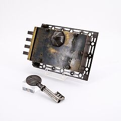 Deutschland - Grosses Moebelschloss mit Hohldornschluessel in Sternform, 81567-18, Van Ham Kunstauktionen