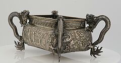Jardiniere mit Genreszenen und Drachen, 66906-4, Van Ham Kunstauktionen