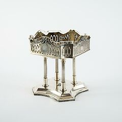 Wien - Tafelaufsatz auf saeulenfoermigen Fuessen und Lorbeerfestons, 81573-8, Van Ham Kunstauktionen