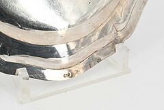 Paris - Paar groessere und ein kleinerer Teller mit Allianzwappen, 73649-12, Van Ham Kunstauktionen