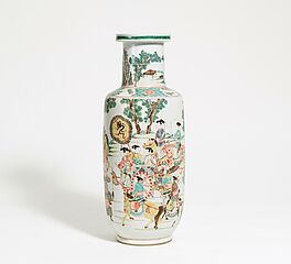 Rouleau-Vase mit Theaterszene mit Damen auf der Reise, 69970-1, Van Ham Kunstauktionen
