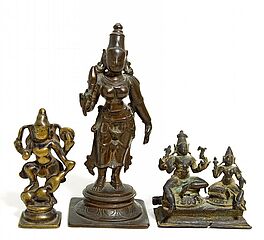 Seltene Doppelfigur und zwei Einzelfiguren von Shiva und Parvati, 64060-5, Van Ham Kunstauktionen