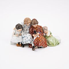 Meissen - Vier Kinder mit Puppe, 77521-7, Van Ham Kunstauktionen