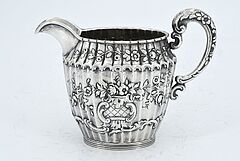 Georg Roth - Vierteiliges Kaffee- und Teeservice mit gekehlter Wandung und Blumenzier, 69591-88, Van Ham Kunstauktionen