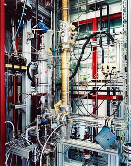 Thomas Struth - Distillation Column Gladbeck, 56801-1752, Van Ham Kunstauktionen