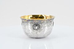 Julius Wilhelm Mylius - Faustbecher mit Lambrequin und Medaillons, 75372-25, Van Ham Kunstauktionen