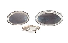 Kleiner Salver und zwei kleine, ovale Tabletts, 79883-77, Van Ham Kunstauktionen