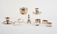Sechs Serviettenringe, zwei Eierbecher, ein kleines Gefäß & ein kleiner Gewürzstreuer, 80784-9, Van Ham Kunstauktionen