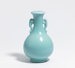 Kleine Vase mit ruyi-foermigen Henkeln, 66218-24, Van Ham Kunstauktionen