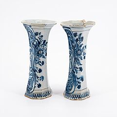 Delft - Vierteiliger Vasensatz mit Kauffahrteiszene, 76933-86, Van Ham Kunstauktionen