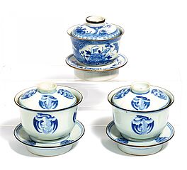 Einzelne und Paar Teeschalen mit Deckel und Unterteller, 66656-25, Van Ham Kunstauktionen