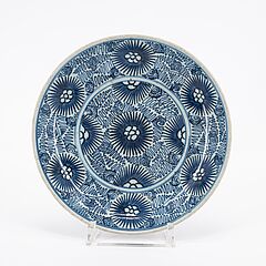 9 Teller mit blau-weissen Dekoren, 76922-26, Van Ham Kunstauktionen