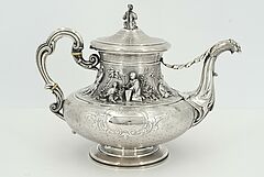 Emile Hugo - Vierteiliges Service mit reichen figuerlichen Szenen, 70398-1, Van Ham Kunstauktionen