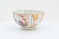 Koppchen und zwei Teller Famille rose, 75318-31, Van Ham Kunstauktionen