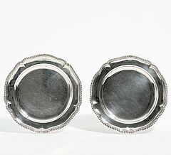 John Vickerman  Robert Garrard I - Zwei Teller mit godroniertem Rand und heraldischer Gravur, 73649-10, Van Ham Kunstauktionen