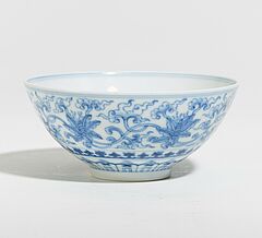 Kleine Schale mit Lilienranken, 66692-7, Van Ham Kunstauktionen