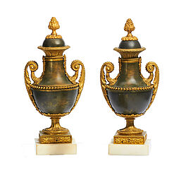 Paar Kaminvasen Style Louis XVI, 55189-2, Van Ham Kunstauktionen