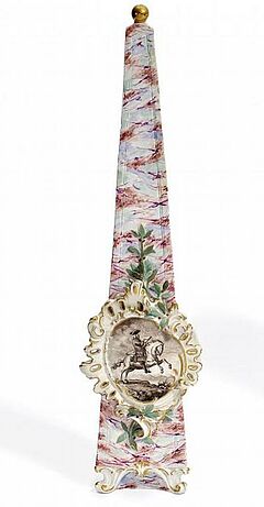 Meissen - Obelisk mit Bildnis August dem Starken zu Pferde, 56004-28, Van Ham Kunstauktionen