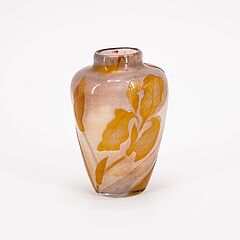 Emile Galle - Kleine Balustervase mit Irisblueten, 76884-1, Van Ham Kunstauktionen