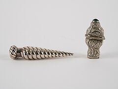 Verschiedene Herkunft - Tabakdose mit Niellodekor Tabatiere mit violettem Email amp zwei Parfumflakons, 76095-13, Van Ham Kunstauktionen