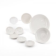 KPM - 15 kleine Teller mit reliefierten Tiermotiven 4 kleine Teller 1 grosser Teller mit Vogelrelief, 76895-10, Van Ham Kunstauktionen