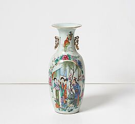 Große Balustervase mit figürlichen Szenen Famille Rose, 79955-30, Van Ham Kunstauktionen