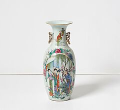 Große Balustervase mit figürlichen Szenen Famille Rose, 79955-30, Van Ham Kunstauktionen