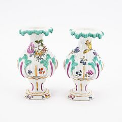 Meissen - Zwei Vasen eine Milchkanne und eine kleine Schale mit ombrierten Blumen, 76821-204, Van Ham Kunstauktionen