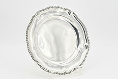 John Vickerman  Robert Garrard I - Zwei Teller mit godroniertem Rand und heraldischer Gravur, 73649-10, Van Ham Kunstauktionen