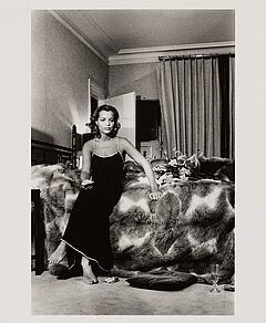 Helmut Newton - Portrait of Romy Schneider at Home Paris, 82008-32, Van Ham Kunstauktionen