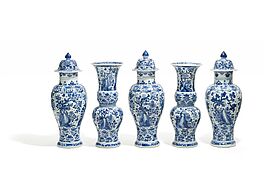 Fuenfteilige blau-weisse Vasen-Garnitur, 64541-39, Van Ham Kunstauktionen