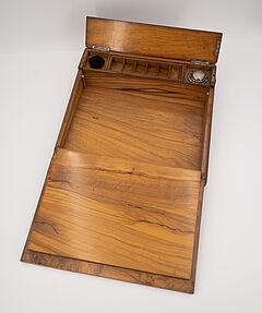 Kleines Reiseschreibpult mit Monogramm, 75502-22, Van Ham Kunstauktionen