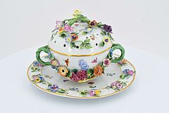 Meissen - Konvolut mit aufgelegten Blueten, 70233-43, Van Ham Kunstauktionen