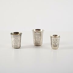 Drei kleine Becher mit Gravurdekor, 80769-3, Van Ham Kunstauktionen