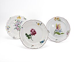Manufaktur Hannong - Zwei Teller mit Fleurs Fines, 77124-5, Van Ham Kunstauktionen